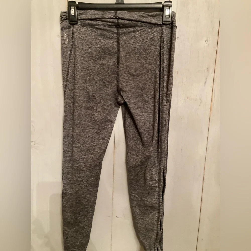 Free People Movement Infinity Cutout Capri Leggings-‎ heather gray Size Small